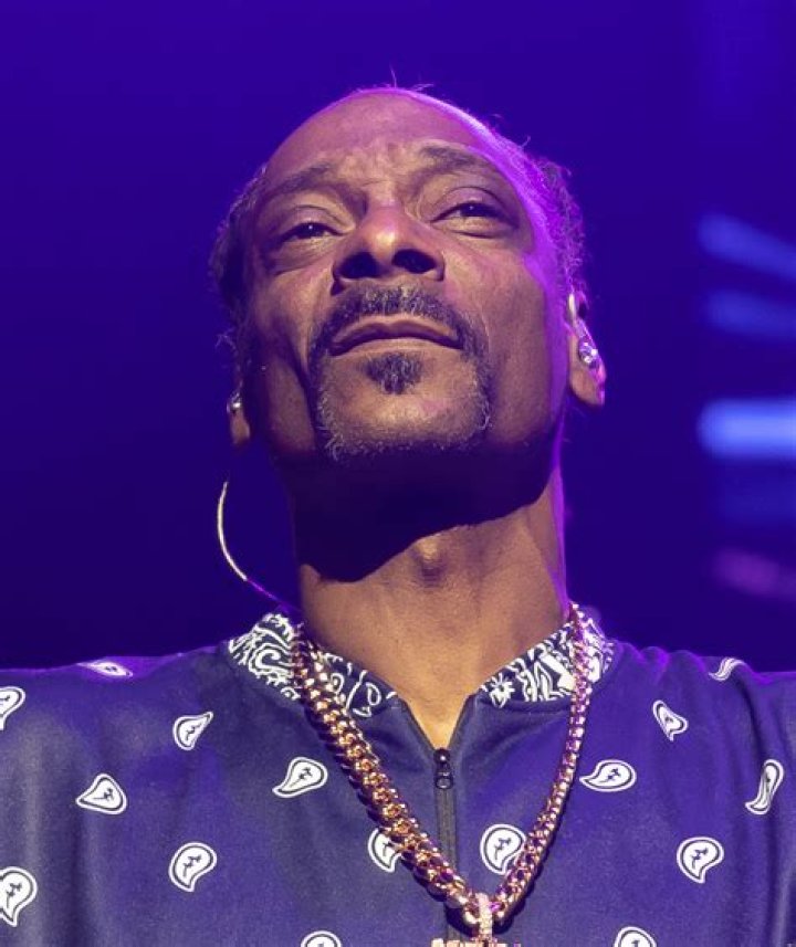 Unveil The Secrets: Snoop Dogg's Height Unraveled