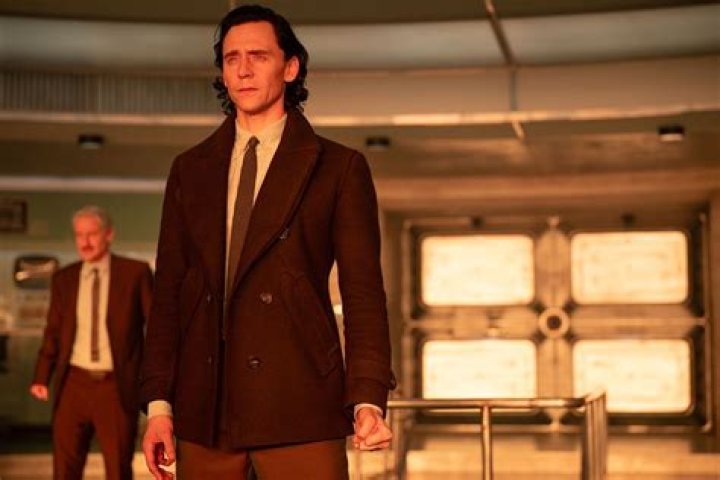 Unveiling Tom Hiddleston's Height: Impact Beyond Stature